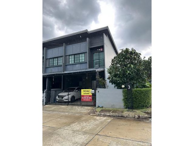 ทาวน์โฮม 4 ห้องนอน ต่อเติมหลังบ้าน พร้อมเข้าอยู่