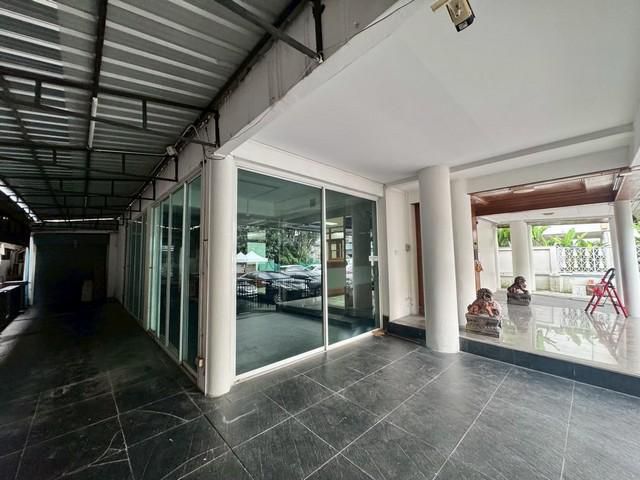 ให้เช่า อาคาร 4ชั้น ย่านศรีวรา ทาวน์อินทาวน์ วังทองหลาง