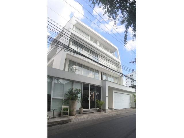 ให้เช่าสำนักงานพื้นที่ขนาดพื้นที่ 100 ตรม.ชั้น 2 รัชดา ใก้ลMRTห้ว