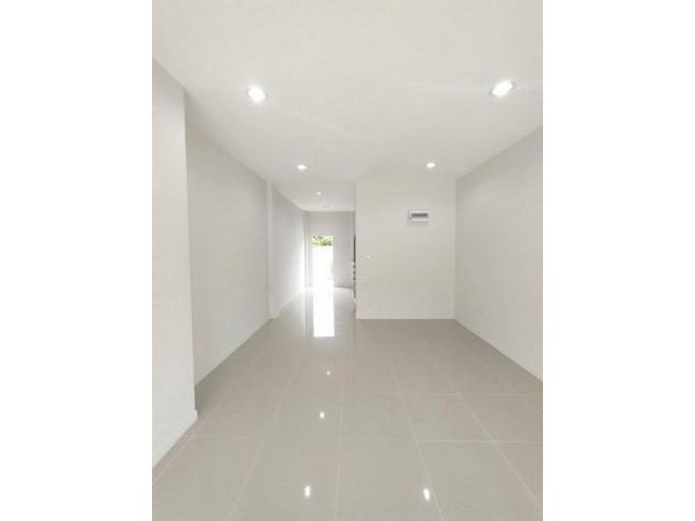 ให้เช่าอาคารพาณิชย์สร้างใหม่3ชั้นย่านพระราม5นครอินทร์บางกรวยนนทบุ