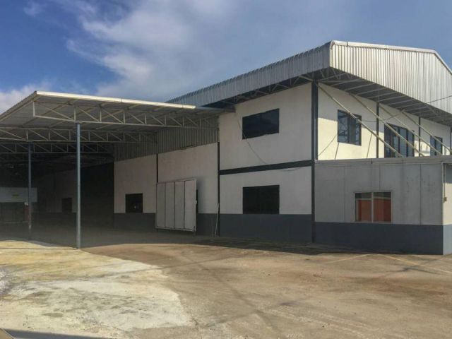 ขายหรือให้เช่าโรงงาน 1ไร่ ตั้งอยู่หลังตลาดบ้านบึง10กิโล ใกล้​ทางด่วนบ้านบึงและท่าเรือแหลมฉบัง ชลบุรี