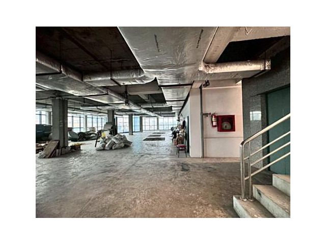 ให้เช่าอาคารพาณิชย์ ชั้น 6 อาคารโล่งสวย เหมาะทำธุรกิจ ติดถนนรามคำแหง (N.1924)