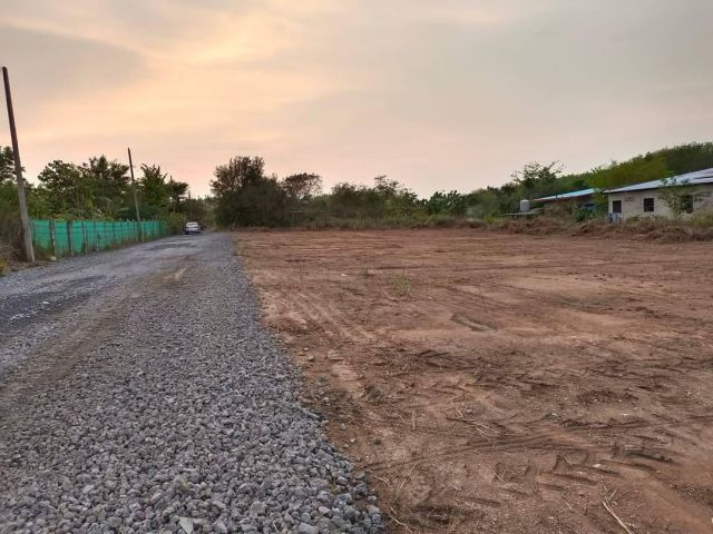 ขายที่ดินบ่อวิน พันเสด็จในถมแล้ว 200 ตรว. ใกล้ตลาดหนองก้างปลา-3กม. อ.ศรีราชา ชลบุรี