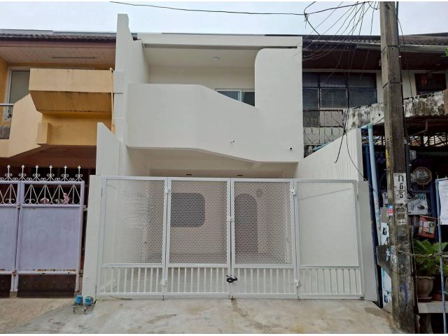 ขายทาวน์เฮ้าส์ 2 ชั้น ซอยอุดมสุข 47 รีโนเวทใหม่ทั้งหลังพร้อมอยู่ (N.1925)