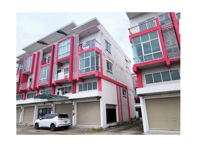 ขายอาคารพาณิชย์ 3 ชั้นครึ่ง ศรีราชา ชลบุรี ติดถนนมอเตอร์เวย์ ใกล้แยกหนองยายบู่