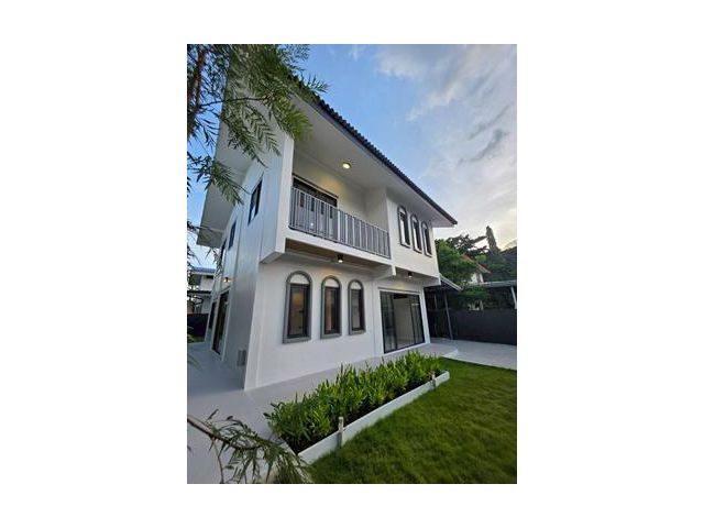 ขาย บ้านเดี่ยว 2 ชั้น ลาดพร้าว-เสรีไทย รีโนเวทพร้อมอยู่ ใกล้เดอะมอลล์บางกะปิ ลดพิเศษ พื้นที่ใช้สอย 160 ตรม สวยมีสไตล์