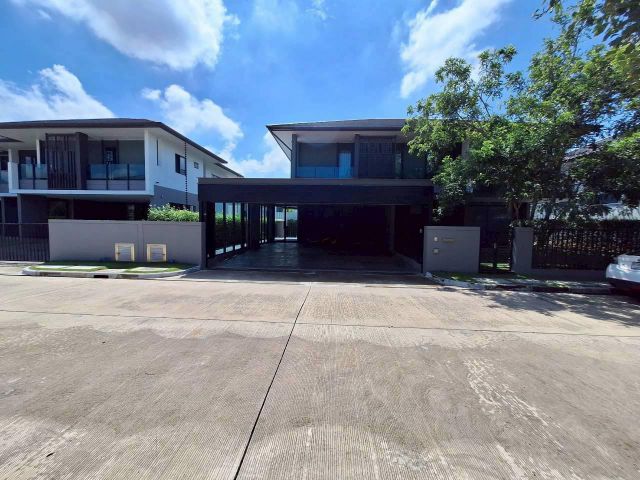 ขายถูกสุดในโครงการบ้านเดี่ยว เศรษฐสิริ ทวีวัฒนาถนนศาลาธรรมสพน์บ้านหรูสำหรับครอบครัวขนาดกลาง