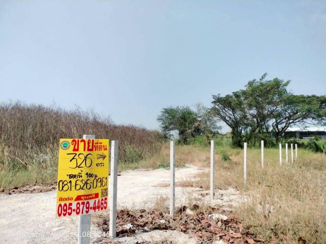 ขายถูกที่ดินซอย สน.ลำผักชี 326 ตารางวาติดถนนสาธารณะซอยสุวินทวงศ์ 33 เขต หนองจอก กทม.095-879-4465 ลดราคาพิเศษ