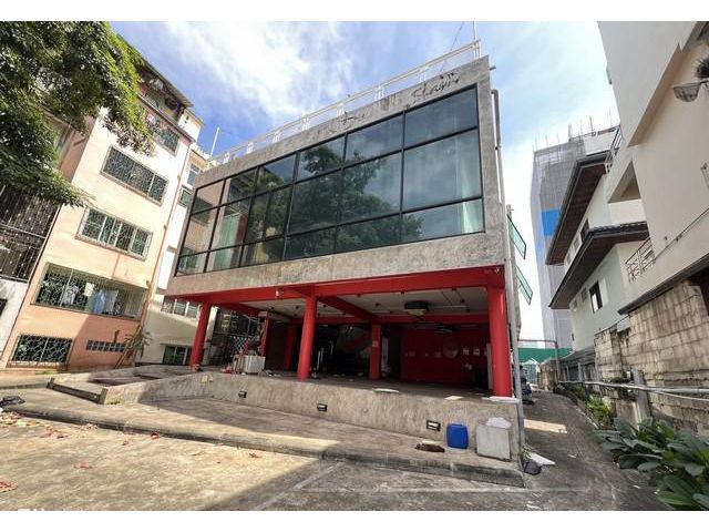 ให้เช่าอาคาร 2.5ชั้น 900 ตร.ม. ย่านห้วยขวาง สุทธิสาร ดินแดง