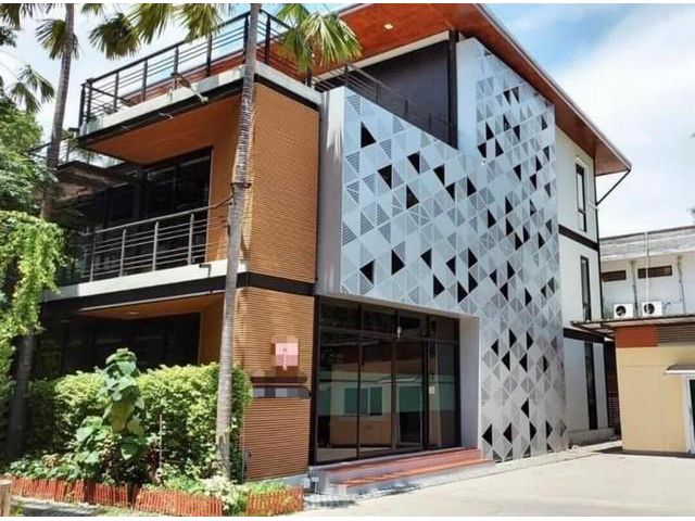 ให้เช่าสำนักงาน 1107 ตร.ม.พร้อมที่จอดรถ ซอยลาซาล 41 ใกล้ BTS แบริ