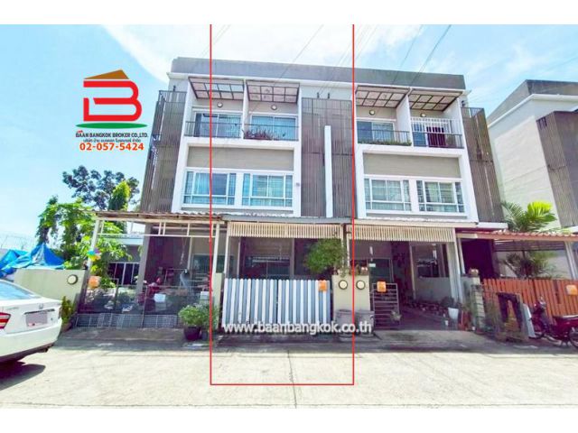 ทาวน์โฮม หมู่บ้านนลินอเวนิว 3 เนื้อที่ 16.2 ตร.ว (ซอยเคหะร่มเกล้า 72) ถนนรามคำแหง แขวงสะพานสูง เขตสะพานสูง