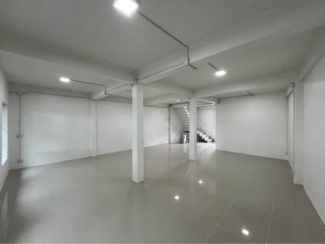 ให้เช่าอาคารสำนักงาน 3ชั้น ย่านบางมด จอมทอง  2คูหา ริมถนนสุขสวัสด