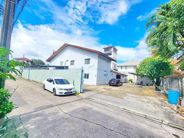 นวมินทร์ 20-28  โกดังอออฟฟิศ 2ชั้น 5นอน 820ตร.ม.MRTลาดพร้าว101