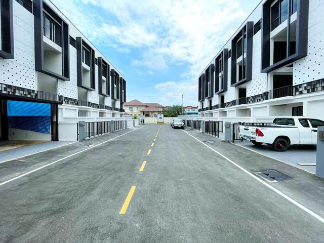 โฮมออฟฟิศ 4 ชั้น หลังมุม รพ.สินแพทย์ 900 ม. แฟชั่น MRT คู้บอน .