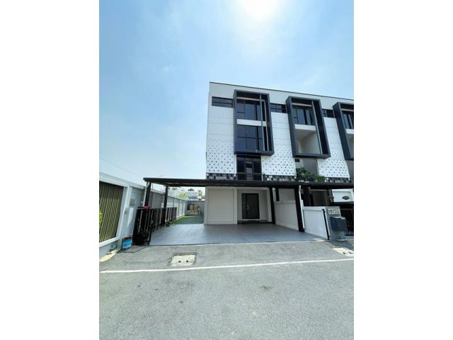 แฟชั่น700ม.ให้เช่า โฮมออฟฟิศ 4 ชั้น หลังมุม MRT คู้บอน 2 กม.