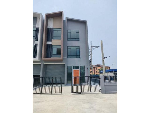 ให้เช่าโกดังสร้างใหม่พร้อมออฟฟิศหลังมุมย่านซอยกัตนาบางใหญ่นนทบุรี