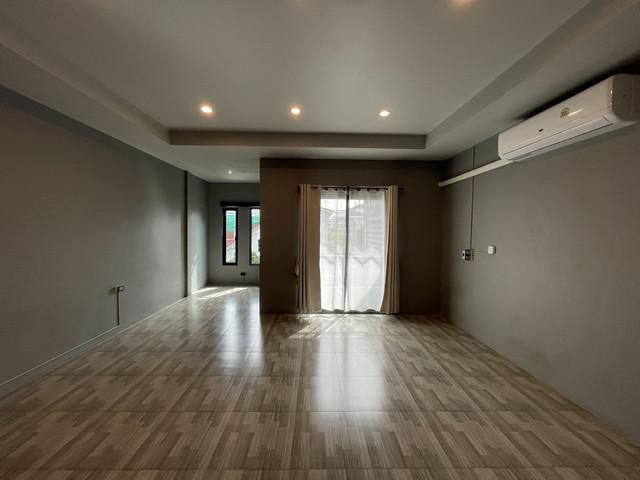 P1581 ขาย ให้เช่า ทาวน์โฮม ลาดพร้าว 124 สไตล์ลอฟท์