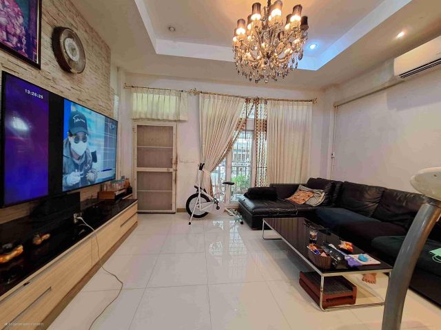 ขายทาวน์โฮม 3 ชั้น พื้นที่ 28.8ตร.ว. หมู่บ้านศิรินโฮม ถ.ลาดพร้าว 101 แยก42 คลองจั่น  กทม