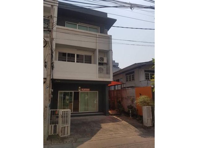 ทาวน์โฮม ออฟฟิศ พร้อมเฟอร์นิเจอร์สำนักงาน ซอยรัชดาภิเษก19