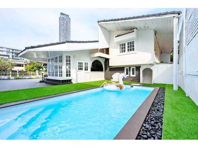 บ้านเดี่ยวสุดหรู 2ชัน สระว่ายน้ำส่วนตัว 137ตร.วา. BTSทองหล่อ 700ม