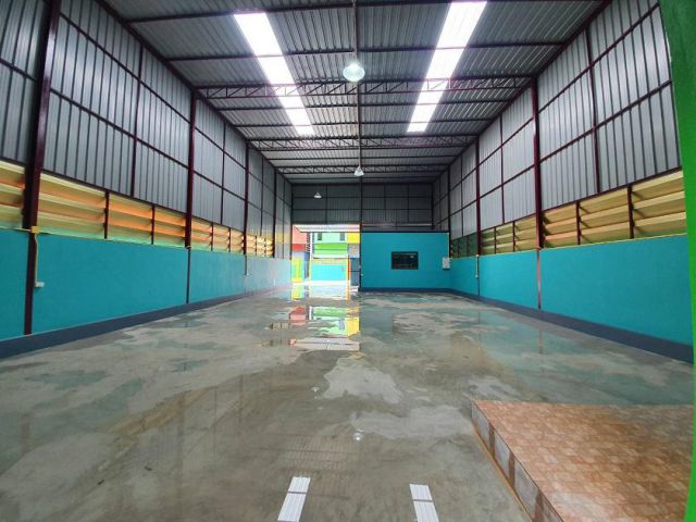 #โกดังให้เช่าซอยวัดลาดปลาดุก  ต.บางคูรัด อ.บางบัวทอง   จ.นนทบุรี  ขนาด กว้าง 10 เมตรXลึก 20 เมตร