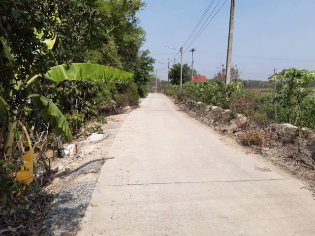 ขายด่วน!!!ที่ดินราคาถูกทำเลดี เขต.บางแก้วฟ้า อ.นครชัยศรีติดถนนคอนกรีตใกล้ ชุมชนเนื้อที่1ไร่ บริเวณที่ดินสงบร่มรื่นดหมาะปลูกบ้านทำเกษตรพอเพียง