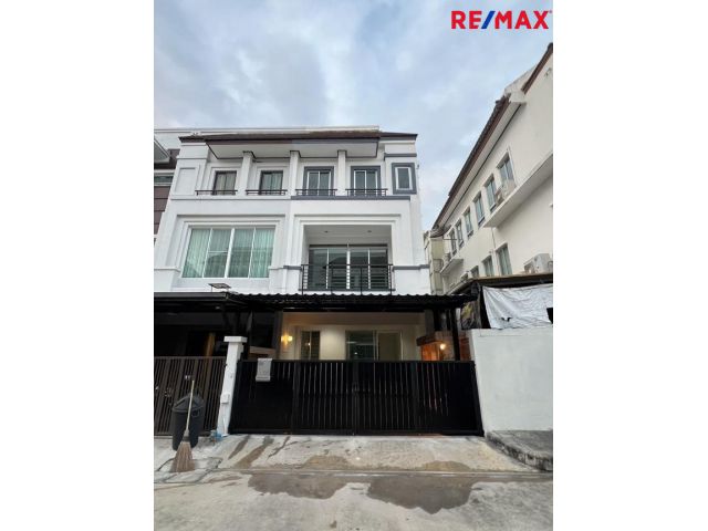 ทาวน์เฮ้าส์ รีโนเวทใหม่ Townhouse 3ชั้น ใกล้ทางด่วนประชาชื่น