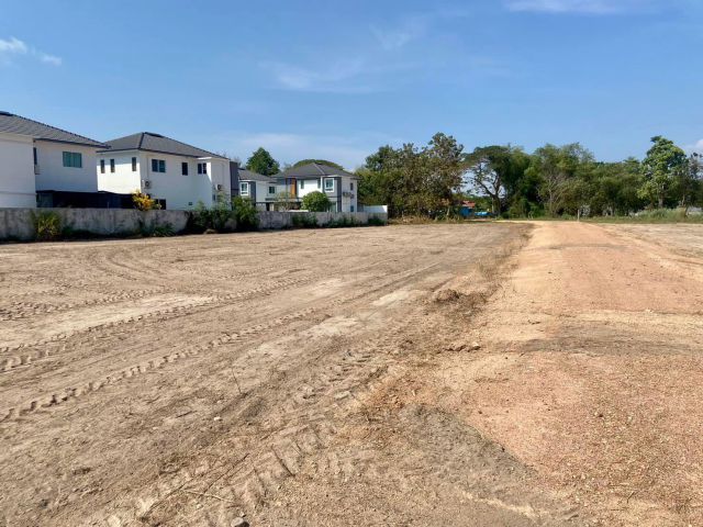 ขายที่ดินพลาถมแล้ว 111 ตรว. หลังสนามกอล์ฟอีสเทิร์นสตาร์ ใกล้หาดพลา-3กม. อ.บ้านฉาง ระยอง