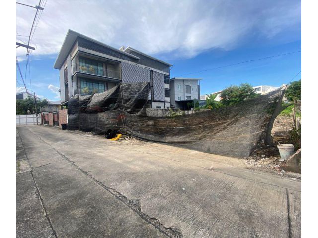 ขายที่ดินแปลงเล็ก 50 ตารางวา ปรีดี 20 สุขุมวิท 71 พร้อมแบบบ้านหรูมีลิฟต์