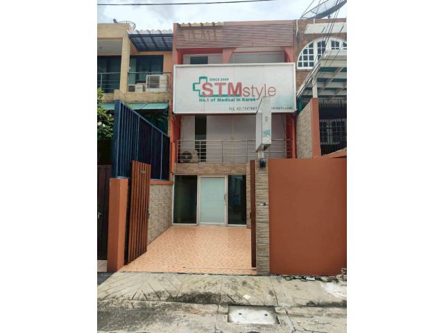 052AGBE ให้เช่าTownhome 3 ชั้น ใจกลางทองหล่อ