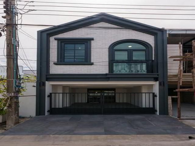 PB5880ขายทาวน์เฮ้าส์ 2 ชั้น ซอยปรีดีพนมยงค์ 42 หมู่บ้าน คลองตันนิเวศน์ บ้านหันทิศเหนือ