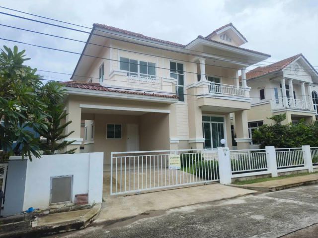 บ้านเดี่ยว 2 ชั้น ทำเลดี ติดถนนใหญ่ หมู่บ้าน บ้านลลิล The Young Executive