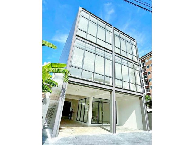 ให้เช่า-ขายพื้นที่สำนักงาน 3 อินเด็กซ์ ลิฟวิ่งมอลล์ บางนา 1.4 กม.