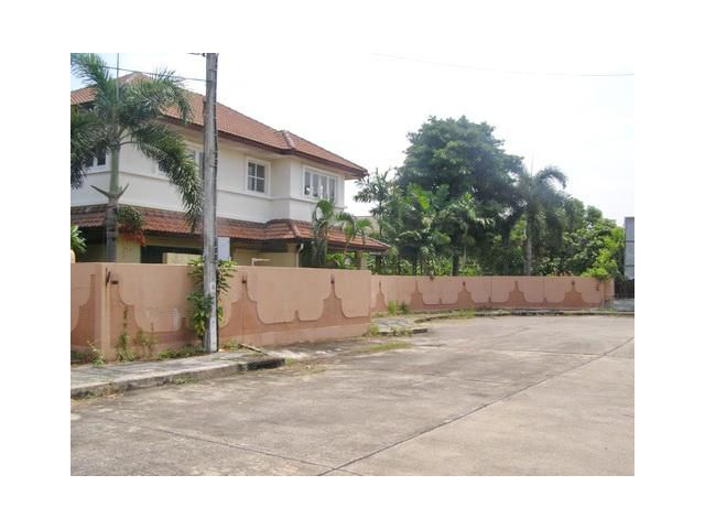 บ้านเดี่ยวหมู่บ้านโรยัลปาร์ควิลล์ สุวินทวงศ์ ลำผักชี สุวินทวงศ์ บ้านหนองจอก 141 วา หัวมุมด้านใน ลำผักชี