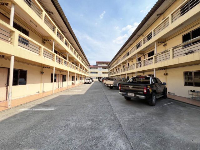 ขายบ้านเดี่ยวทรงไทยพร้อมหอพัก 138 ห้องใกล้ตลาดนัดนินจา ชลบุรี