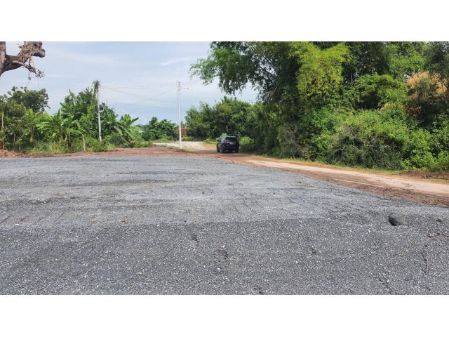 (โฉนด) ที่ดิน 224 ตรว. (พร้อมถม) เหมาะที่อยู่อาศัย หน้าติดถนนลาดยาง คลองน้ำ ไฟฟ้า น้ำประปา (พร้อมใช้) ม.10 ต.ดอนคา อ.อู่ทอง จ.สุพรรณบุรี