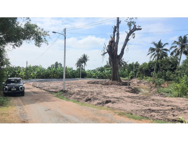 (โฉนด) ที่ดิน 224 ตรว. (พร้อมถม) เหมาะที่อยู่อาศัย หน้าติดถนนลาดยาง คลองน้ำ ไฟฟ้า น้ำประปา (พร้อมใช้) ม.10 ต.ดอนคา อ.อู่ทอง จ.สุพรรณบุรี