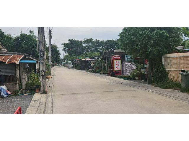 R68-044ขายที่ดิน 4-1-73 ไร่ ซอยประดิษฐ์มนูธรรม 27 เชื่อมออกซอยสุคนธสวัสดิ์ 38 ได้ ที่ดินอยู่ในทำเลที่ดี เยื้องโรงพยาบาลข้อและกระดูก ที่ดินถมแล้ว