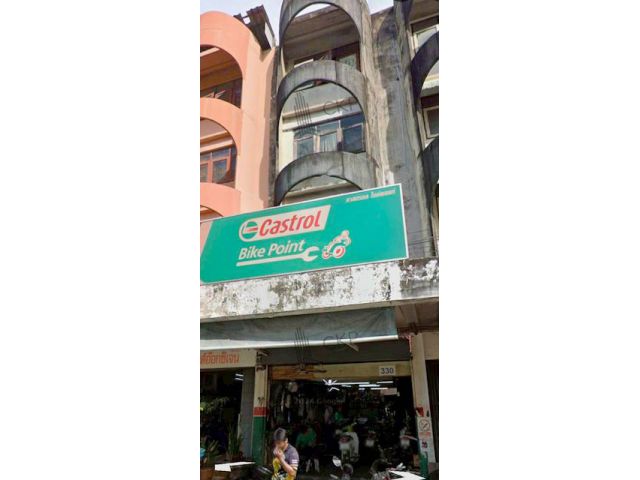 อาคารพาณิชย์ 4 ชั้น มีผู้เช่าอยู่ ริมถนนแฮปปี้แลนด์สาย 2 มีคนสัญจ