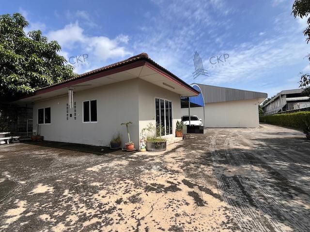 ที่ดิน โกดังเหมาะสำหรับผู้ผลิตสินค้า มีห้องแยก ถูกต้องตามมาตรฐาน