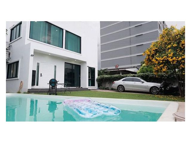 ให้เช่าบ้านเดี่ยวอุดมสุข สุขุมวิท พร้อมสระว่ายน้ำส่วนตัว ใกล้BTSอุดมสุขพื้นที่ 400ตรม 6 ห้องนอน3ห้องน้ำ