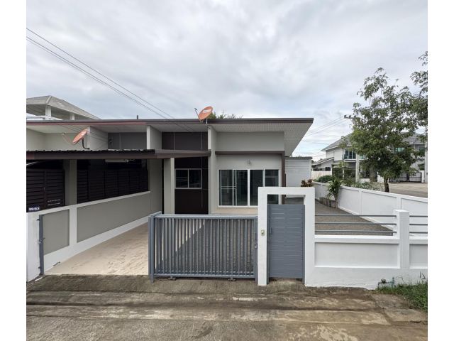 ขายบ้านแฝดปรับปรุงใหม่ผ่อนตรงได้ ย่านทำเลทองสันทราย+เฟอร์นิเจอร์ สวยและถูก เดินทางสะดวก น้ำไม่ท่วม