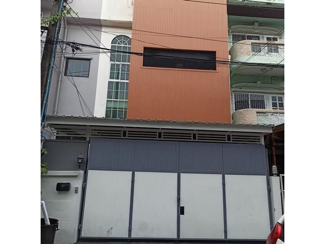 ให้เช่าทาวน์โฮม 3 ชั้น 4นอน หมู่บ้าน 84 ประดิษฐ์มนูธรรม5 ใกล้เลีย