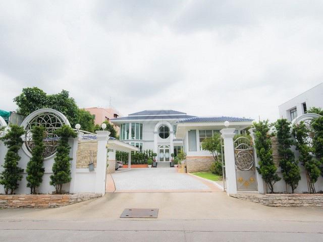 ขายบ้านหรูพูลวิลล่า 244 ตรว พระราม9 ซอย39 พร้อมสระว่ายน้ำ ใกล้เดอ