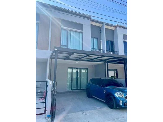 ให้เช่า บ้านทาวน์โฮม พลีโน่ สุขุมวิท-บางนา 2 บ้านหลังริม