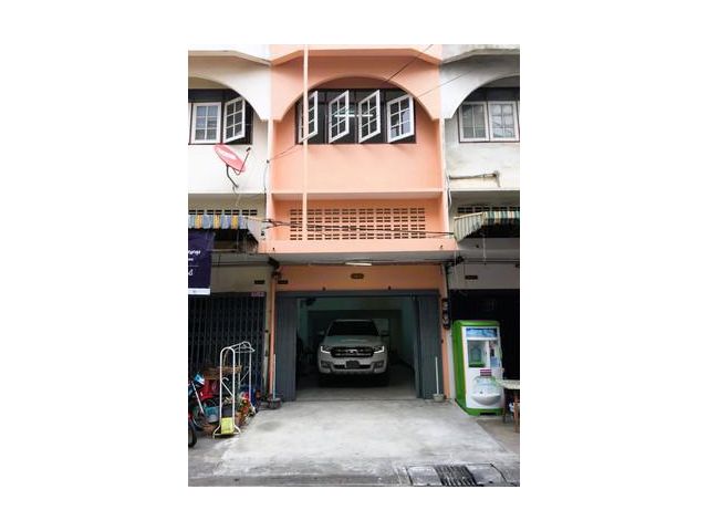 ห้ามพลาด ให้เช่า!!!  อาคารพาณิชย์ ตึก 4 ชั้นครึ่ง มีดาดฟ้า 18 ตร.