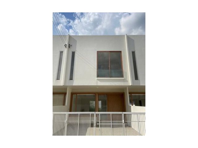 ทาวน์โฮมหรู 2 ชั้น โครงการ Nora Bangna ขนาด 30.6 ตร.วา พท.