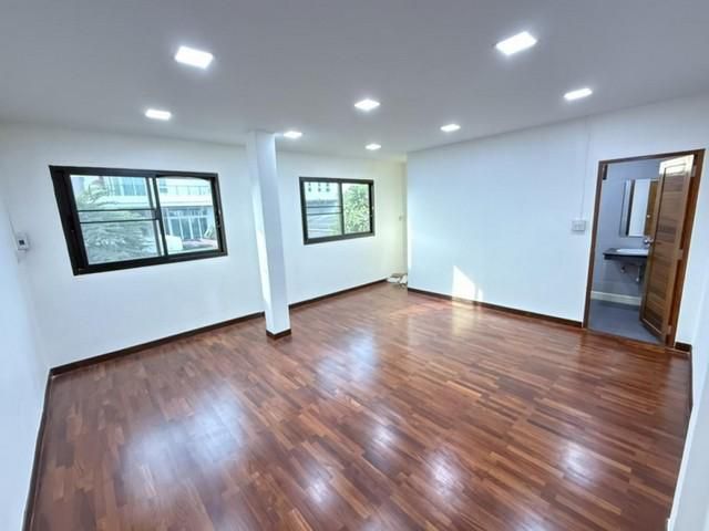 ให้เช่าบ้านเดี่ยว2ชั้น300ตรม.ลาดพร้าว 71ซอยสังคมสงเคราะห์12โชคชัย