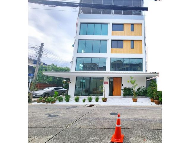 จอดรถได้ 5 คัน รัชดา MRT ห้วยขวาง 699ม. เซ็นทรัล พระราม9 ออฟฟิศ 5