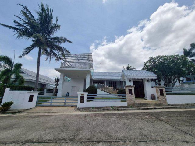 ขายบ้านพูลวิลล่าหัวหิน คาซ่าคอลลิน่า สไตล์โมเดิร์น เฟอร์นิเจอร์ครบ ทำเลดี ใกล้แหล่งท่องเที่ยว